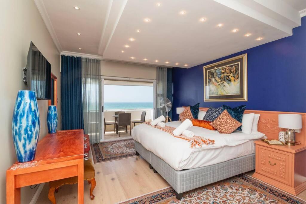 Beachfront With Stunning Ocean Views *