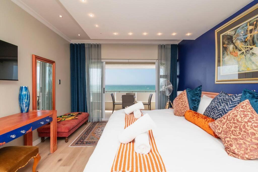 Beachfront With Stunning Ocean Views Cape Town