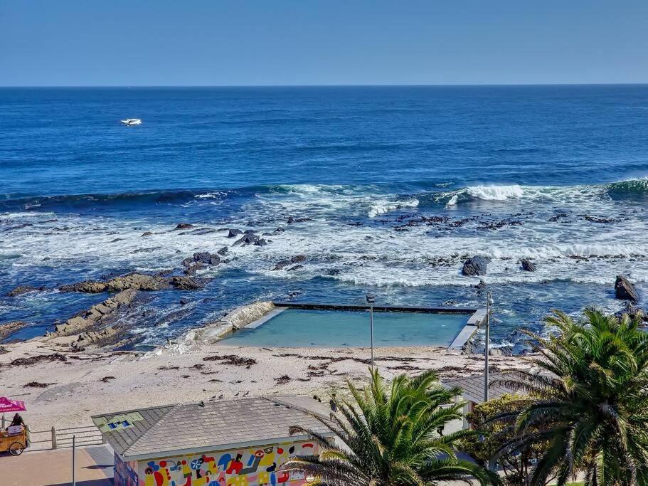 Beachfront With Stunning Ocean Views Apartment