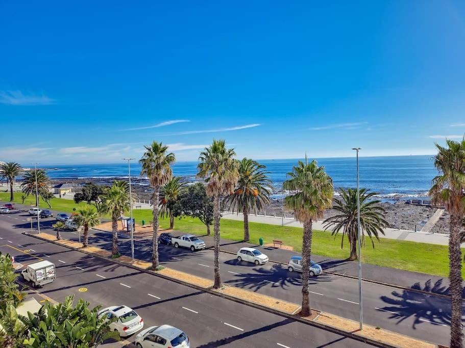 Beachfront With Stunning Ocean Views *