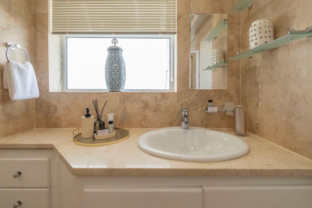 Beachfront With Stunning Ocean Views * Cape Town