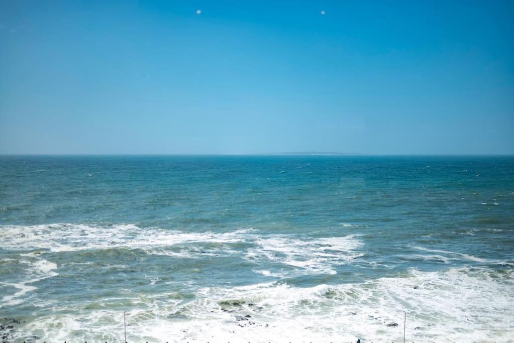 Beachfront With Stunning Ocean Views Apartamento